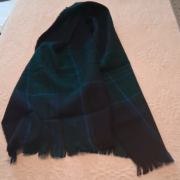 🧣Super Soft Plaid Wool Scarf 🧣 in Green and Blue - Picture 8 of 8